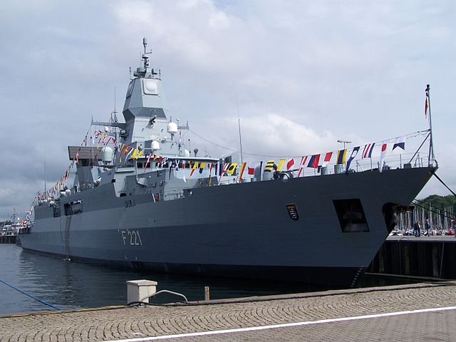파일:external/upload.wikimedia.org/640px-F221_Hessen-Kieler_Woche_2007.jpg