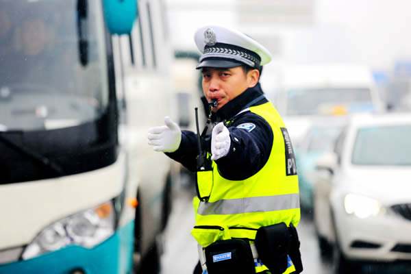 파일:중국 교통경찰복.jpg
