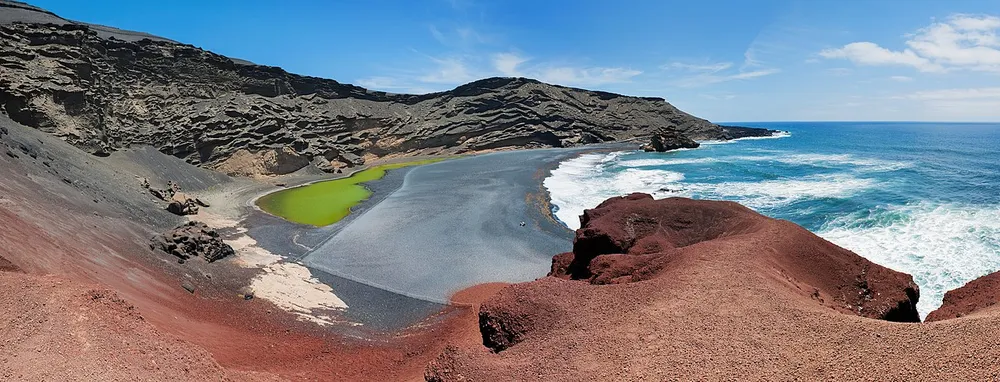 파일:El_Golfo_Charco_de_los_Clicos_Panorama.jpg