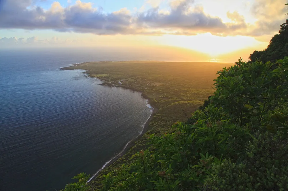 파일:The_Kalaupapa_Peninsula_at_Sunset_(6719c638-6028-4822-af78-89a8fbbe4794).jpg