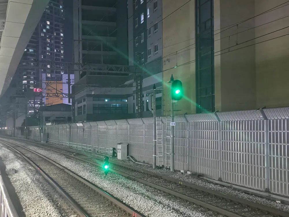 파일:상봉역 제2장내예고기 진행신호 현시.jpg