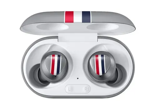 파일:Galaxy Buds Plus Thom Browne.jpg