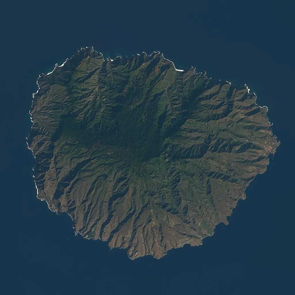 파일:(Isla_de_la_Gomera)_La_Palma_&_La_Gomera_Islands,_Canary_Islands_(cropped).jpg