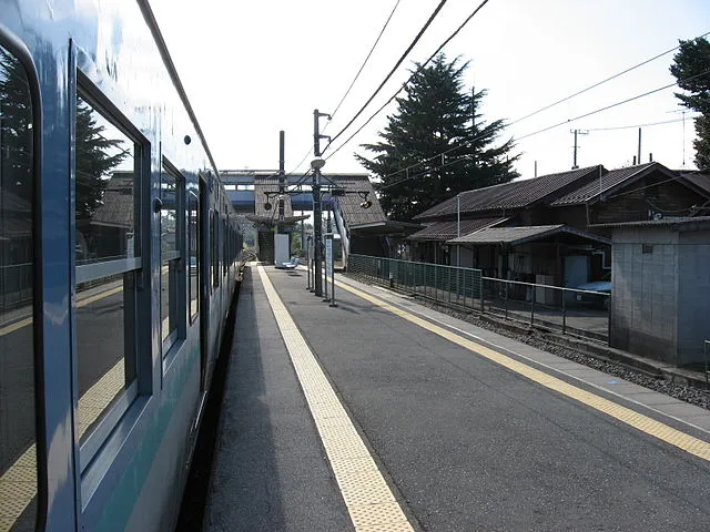 파일:external/upload.wikimedia.org/640px-Chuoh_Line_Hinoharu_Station.jpg