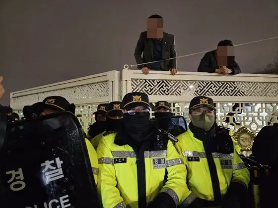 파일:윤석열 비상 계엄에 따른 국회 폐쇄.jpg