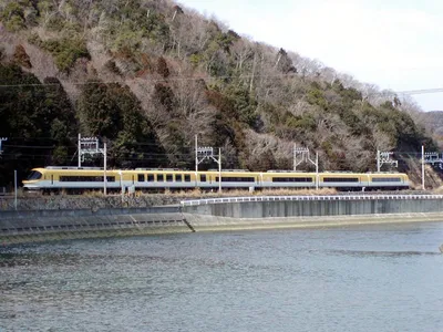 파일:external/upload.wikimedia.org/Kintetsu_Series_23000.jpg