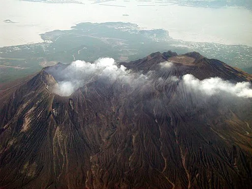 파일:512px-Sakurajima_20021120.jpg
