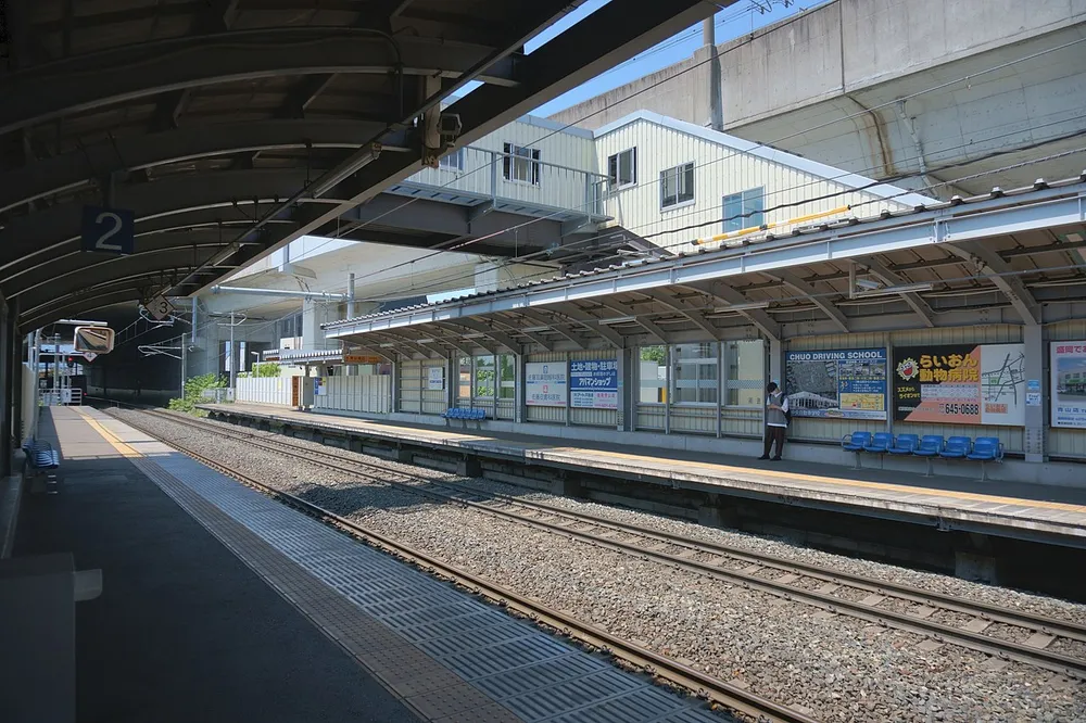 파일:Platforms_of_IGR_Aoyama_Station.jpg