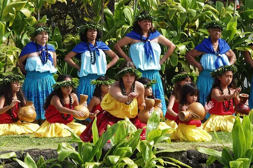 파일:Hula_Kahiko_Hawaii_Volcanoes_National_Park_02.jpg